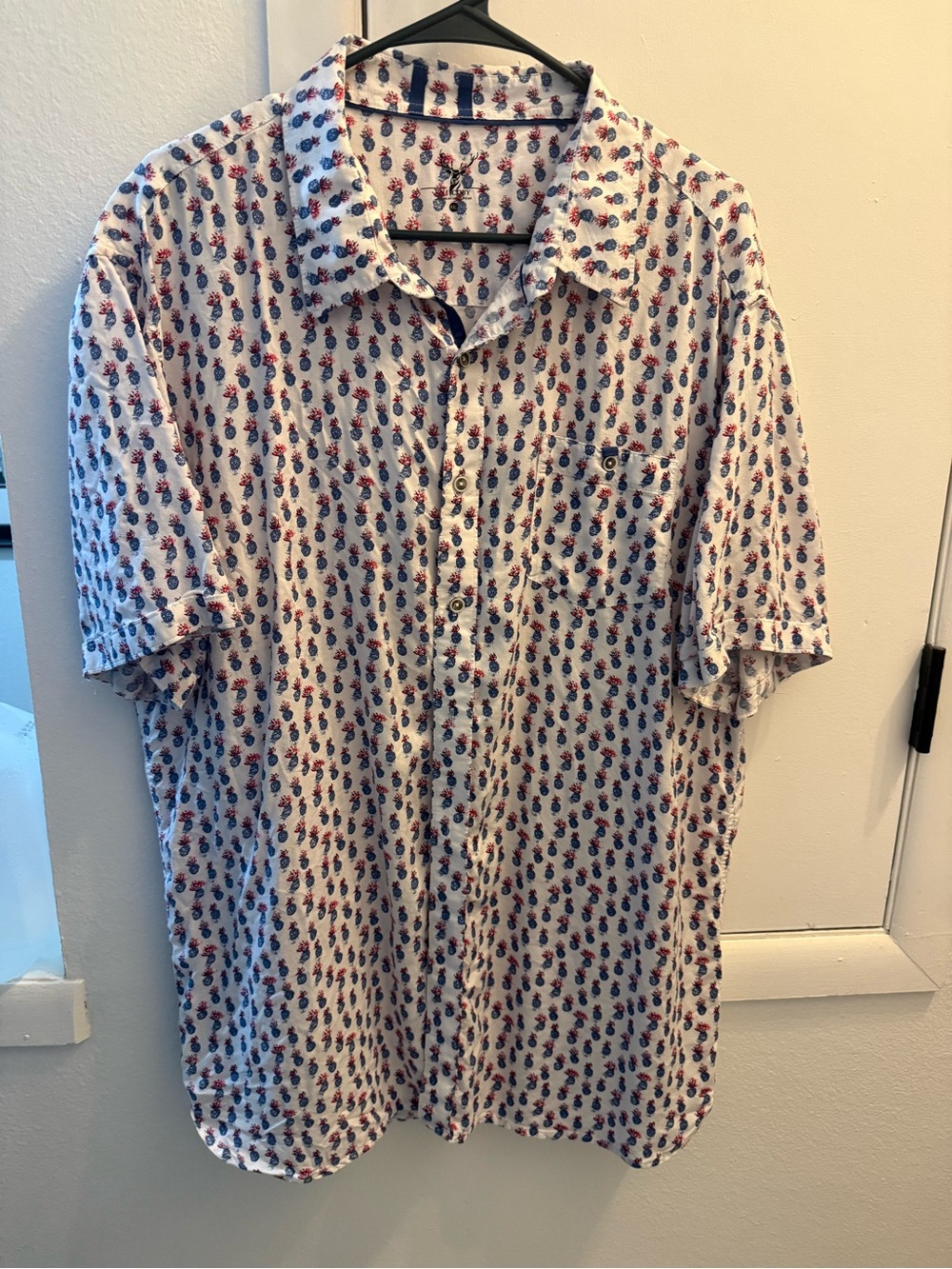 Casual White Short-Sleeve Button-Down Shirt with Red & Blue pineapple print